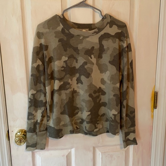 camo pullover, good condition